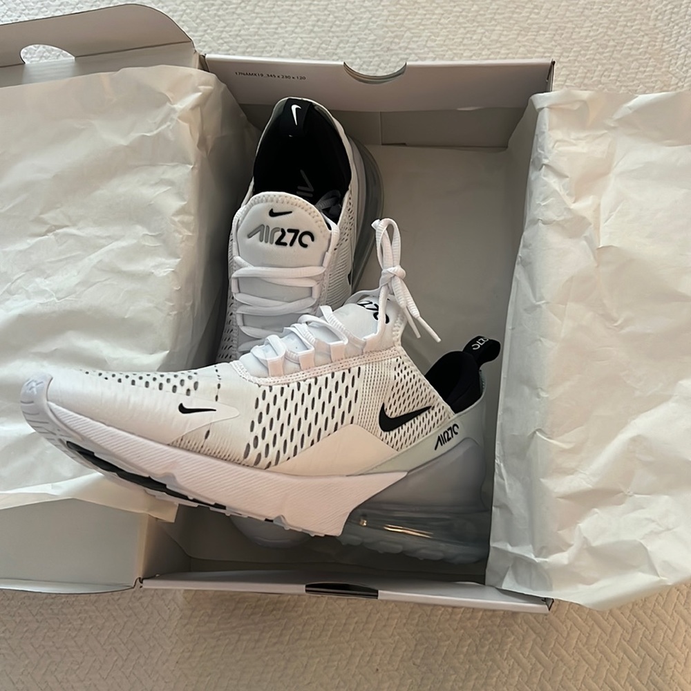 Brand new Nike Air Max 270 in white never worn - Picture 1 of 1